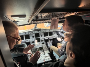 Les lycéens ont pu visiter en avant première le nouveau A320 Neo d'Air Corsica, dans lequel différents intervenants sont venus leur présenter leurs métiers.