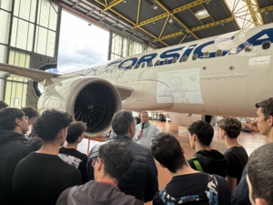 Hervé de Saint Exupéry, pilote et conférencier, est venu parler aux lycéens des différentes opportunités qui s'offrent à eux dans l'aéronautique, "secteur d'avenir et d'excellence".