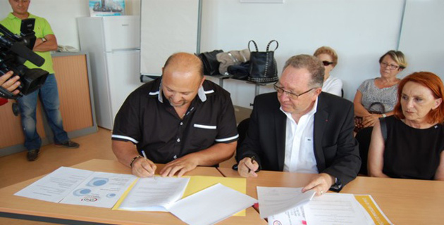 Signature de la convention entre Antoine Piacentini et Henri Nappi ( Photos Jacques Quilichini)