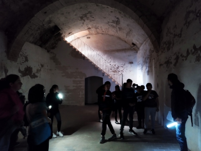 Dans une ancienne citerne bonifacienne. Dans une ancienne citerne bonifacienne.