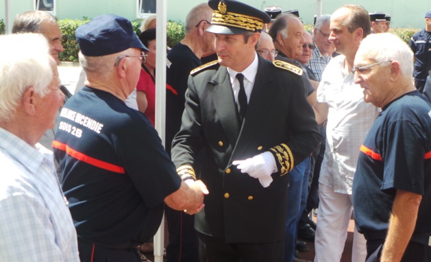 Jeannot Chiappe (à droite) en compagnie de Alain Rousseau, alors préfet de Haute-Corse : Toujours aux côtés des anciens pompiers
