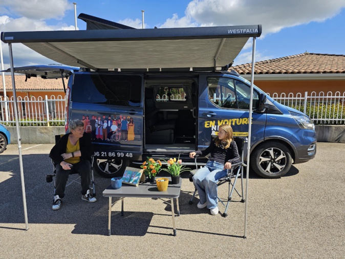 Le van de Nina et Simon.e.s, pour parler de tout sans tabous, en périple en Corse