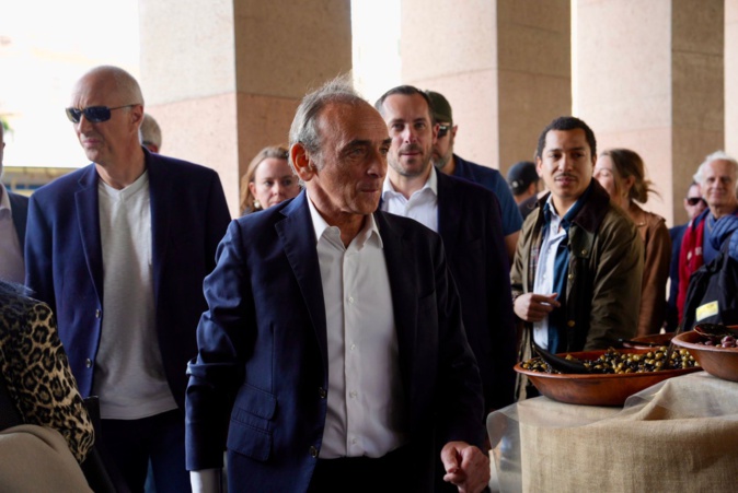 Zemmour il a pu reprendre la déambulation Zemmour il a pu reprendre la déambulation