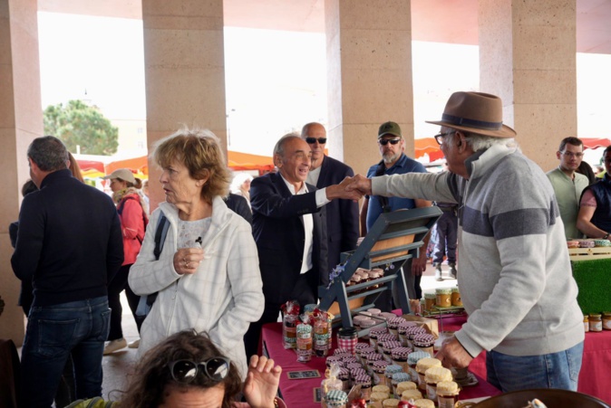 Sur le marché d'Ajaccio Sur le marché d'Ajaccio