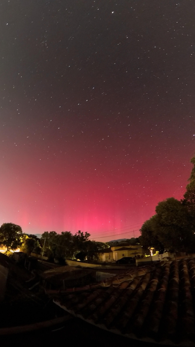 EN IMAGES. De fascinantes aurores boréales observées dans le ciel corse après une tempête solaire EN IMAGES. De fascinantes aurores boréales observées dans le ciel corse après une tempête solaire
