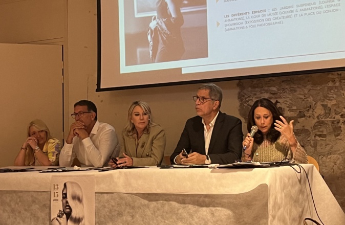 Emmanuelle  De Gentile,  Louis Pozzo di Borgo, Linda Piperi, Pierre Savelli et Véronique Calendini,  directrice de l'office du tourisme lors de la présentation d ela 8e édition de Creazione (Image office intercommunal de tourisme)