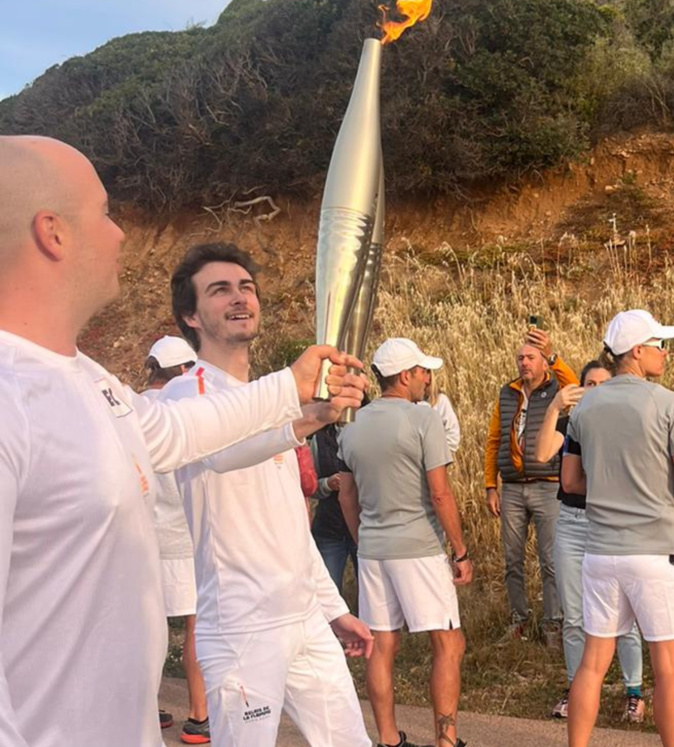 Arthur Pieto, le premier porteur de la flamme à Ajaccio Arthur Pieto, le premier porteur de la flamme à Ajaccio