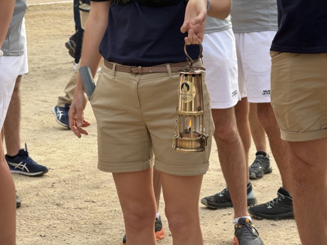 La flamme olympique est arrivée à Ajaccio, le relais collectif s'est élancé La flamme olympique est arrivée à Ajaccio, le relais collectif s'est élancé