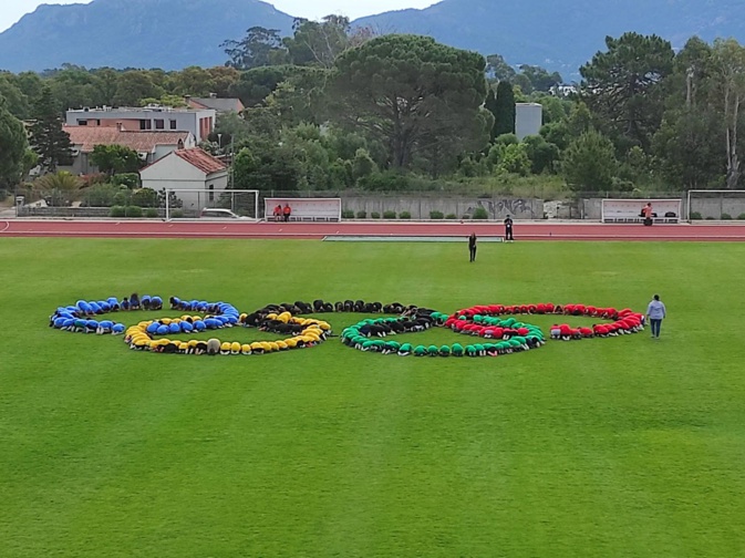 JO 2024 : Les enfants fêtent le passage de la flamme olympique à Porto Vecchio JO 2024 : Les enfants fêtent le passage de la flamme olympique à Porto Vecchio