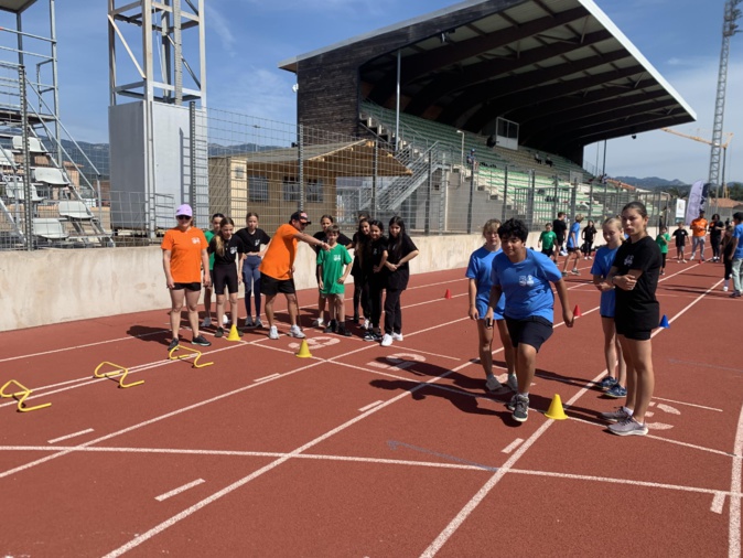 JO 2024 : Les enfants fêtent le passage de la flamme olympique à Porto Vecchio JO 2024 : Les enfants fêtent le passage de la flamme olympique à Porto Vecchio