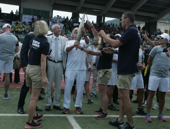 Joseph Acquaviva en premier relayeur. Images Mario Grazi Joseph Acquaviva en premier relayeur. Images Mario Grazi