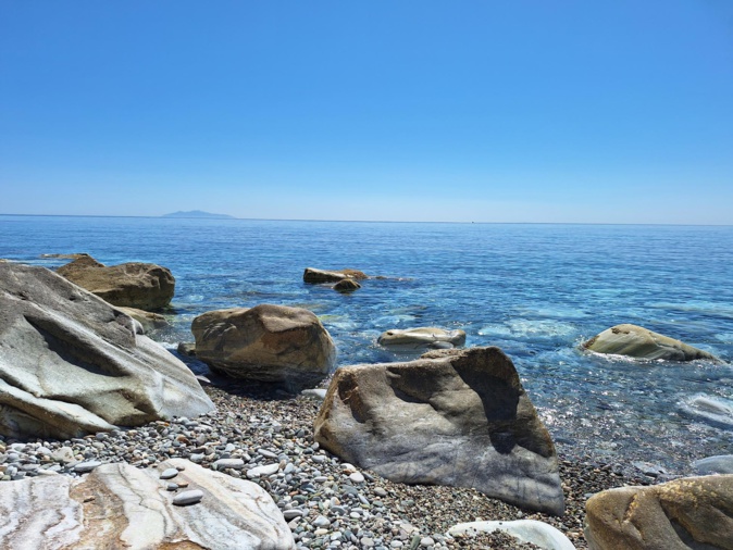 La photo du jour : Au Cap corse, face à la mer et seul au monde