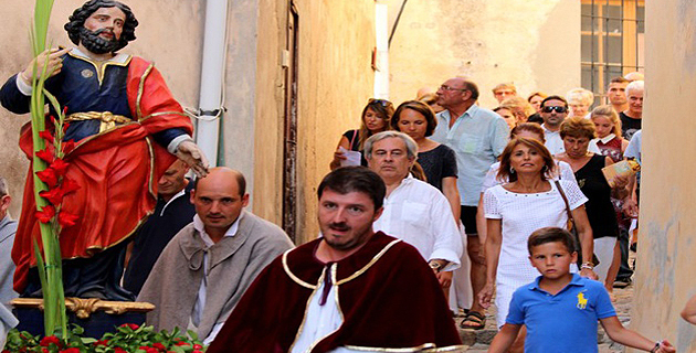 Foule à la citadelle de Calvi pour  "A Festa di Vignaghjoli di Balagna"