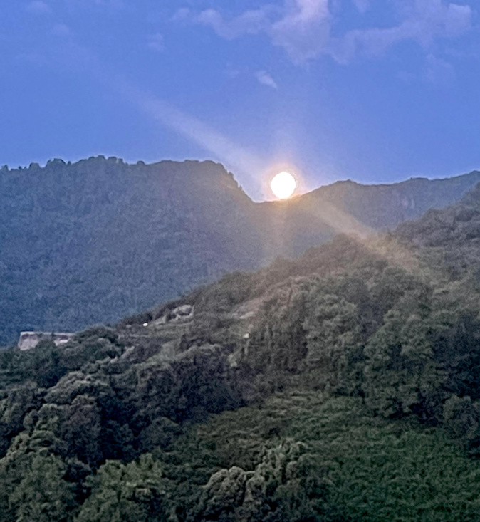 La photo du jour : coucher de lune en Tavagna