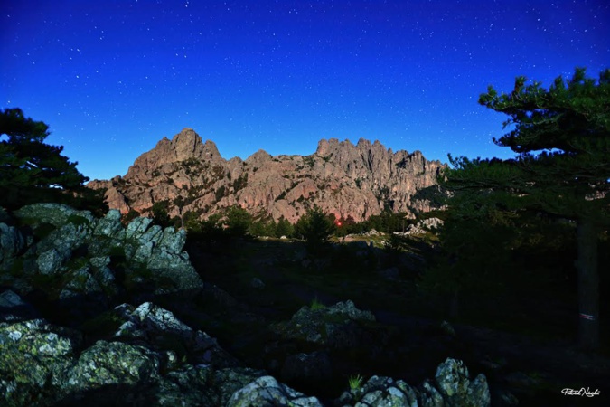La photo du jour : Le massif de Bavella sous les étoiles