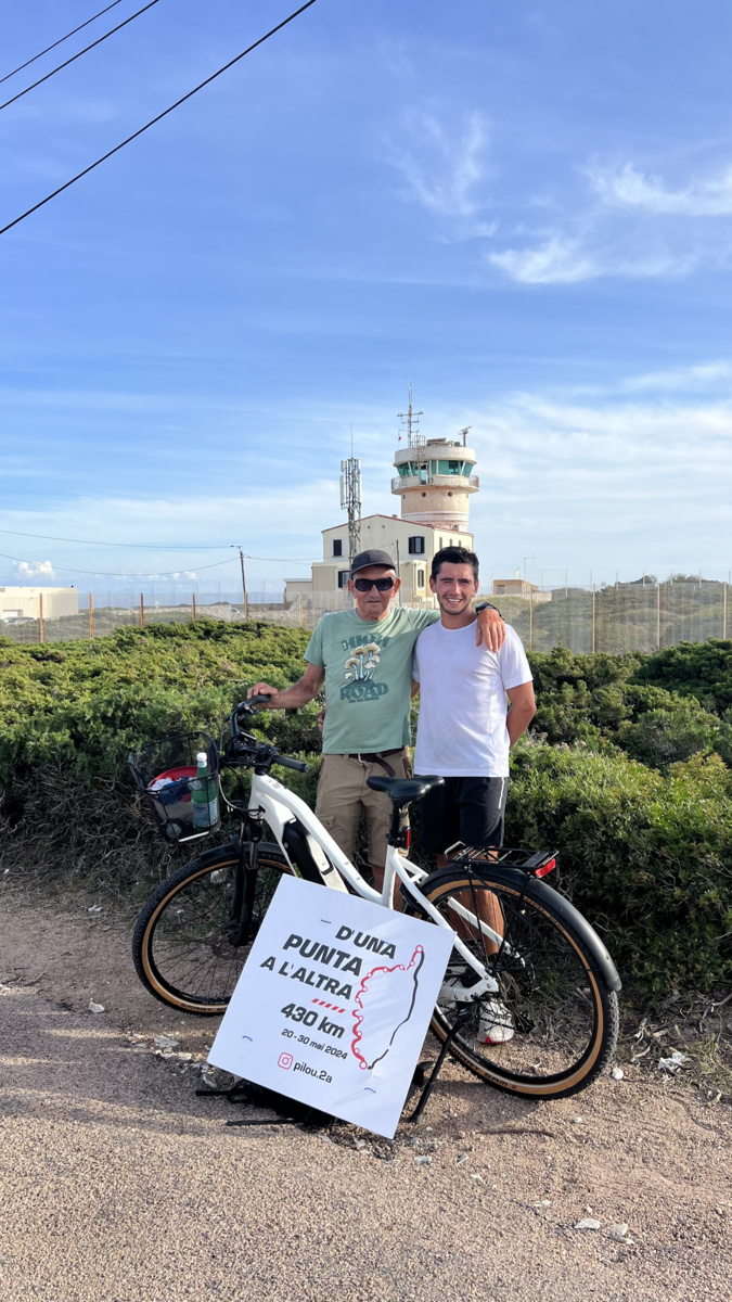 Pierlouis Leydier (à droite), à son arrivée à Bonifacio avec son père Armand. Pierlouis Leydier (à droite), à son arrivée à Bonifacio avec son père Armand.