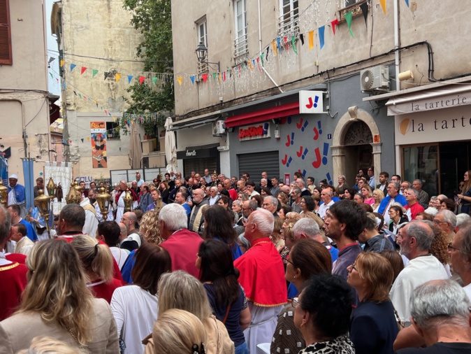 EN IMAGES - Bastia retrouve la Fête-Dieu, une tradition oubliée depuis 70 ans EN IMAGES - Bastia retrouve la Fête-Dieu, une tradition oubliée depuis 70 ans
