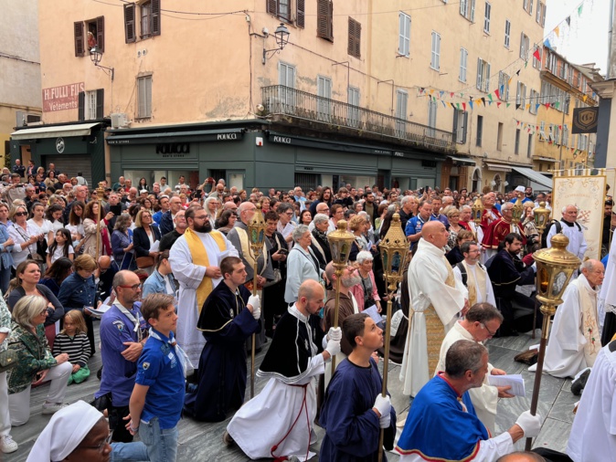 EN IMAGES - Bastia retrouve la Fête-Dieu, une tradition oubliée depuis 70 ans EN IMAGES - Bastia retrouve la Fête-Dieu, une tradition oubliée depuis 70 ans