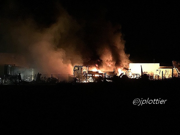 Plusieurs véhicules d'une entreprise de terrassement cible d'un attentat à Monticello Plusieurs véhicules d'une entreprise de terrassement cible d'un attentat à Monticello