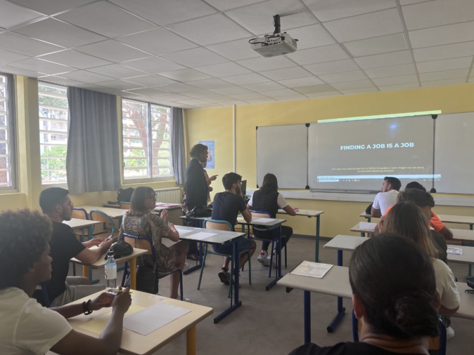 Les épeuves écrites de la filière générale commencent le 18 juin avec l'épreuve de philosophie. Les épeuves écrites de la filière générale commencent le 18 juin avec l'épreuve de philosophie.