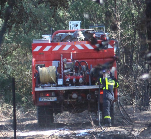 Dans le Réginu un véhicule 4X4 s'enflamme et met le feu au maquis Dans le Réginu un véhicule 4X4 s'enflamme et met le feu au maquis