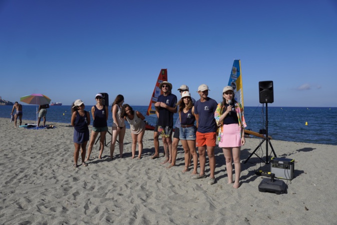 L'équipage des huit explorateurs de CorSeaCare accompagnée de Melissa Zanetti, la présidente de Mare Vivu (à droite). Crédit photo: Mare Vivu L'équipage des huit explorateurs de CorSeaCare accompagnée de Melissa Zanetti, la présidente de Mare Vivu (à droite). Crédit photo: Mare Vivu