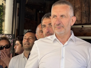 Jean-François Luciani est le candidat d'Avanzemu. Jean-François Luciani est le candidat d'Avanzemu.