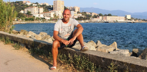 Ultimu surrisu di u difensori, nanzi di piddà u mari...(Ritrattu : O. Castel) Ultimu surrisu di u difensori, nanzi di piddà u mari...(Ritrattu : O. Castel)