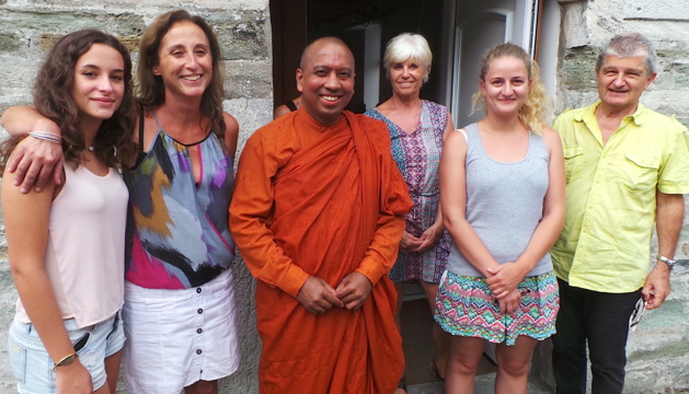 Le vénérable Bhante Saranapala enseigne la méditation à Santa Maria di Lota Le vénérable Bhante Saranapala enseigne la méditation à Santa Maria di Lota