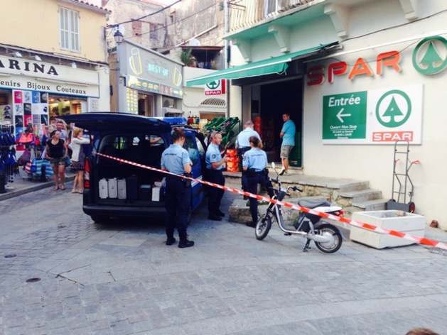 Incendie dans le centre-ville de Calvi Incendie dans le centre-ville de Calvi