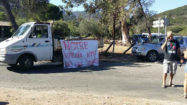 Manifestation pour protester contre l'état d'insalubrité de la vallée du Fango Manifestation pour protester contre l'état d'insalubrité de la vallée du Fango
