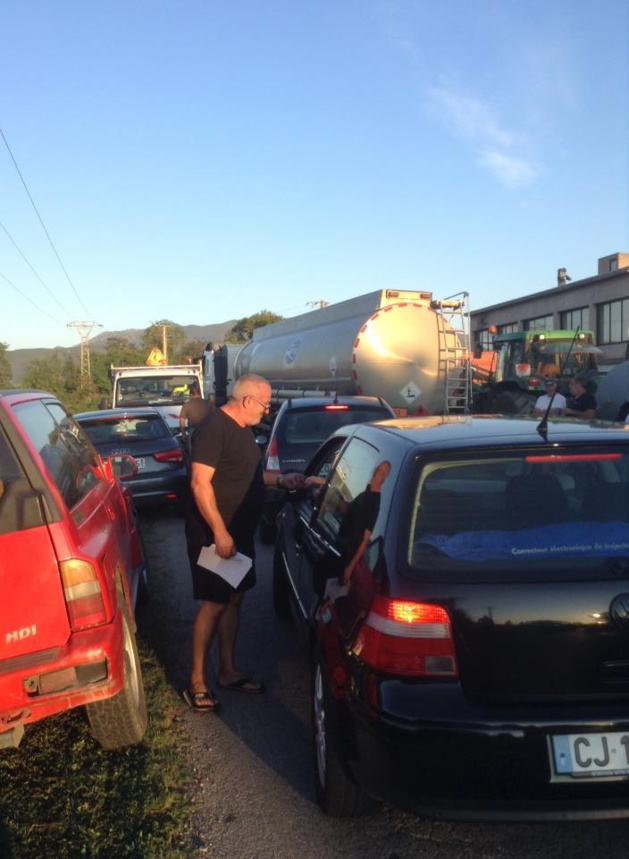 Le collectif contre les nuisances à Lucciana a manifesté jusqu'à l'aérogare de Poretta Le collectif contre les nuisances à Lucciana a manifesté jusqu'à l'aérogare de Poretta