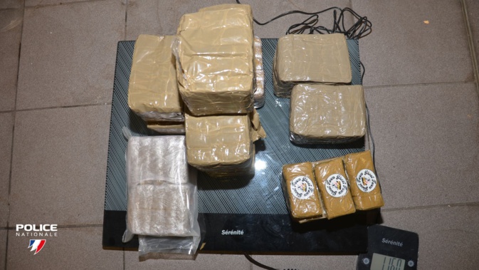 Bastia : 15 kg de résine de cannabis découverts dans le cadre du démantèlement d’un trafic de stupéfiants Bastia : 15 kg de résine de cannabis découverts dans le cadre du démantèlement d’un trafic de stupéfiants