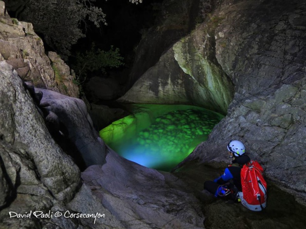 Ambiance surnaturelle dans les canyons corses la nuit !
