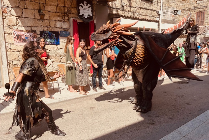 « Imaziren » a mis le feu aux Médiévales de Levie « Imaziren » a mis le feu aux Médiévales de Levie