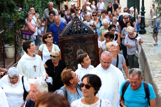 Procession vers Notre-Dame de la Serra à Calvi Procession vers Notre-Dame de la Serra à Calvi