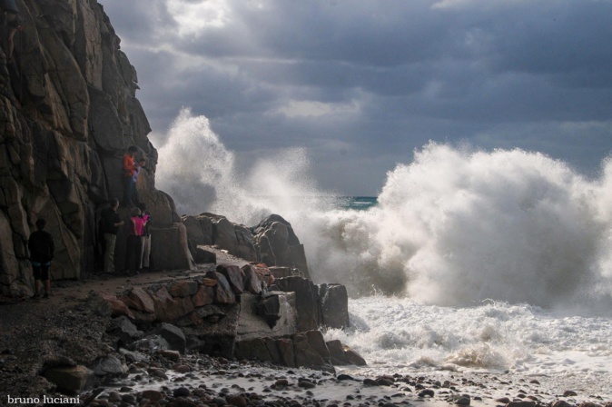 Sur la plage de Porto pendant la tempête (Bruno Luciani) Sur la plage de Porto pendant la tempête (Bruno Luciani)