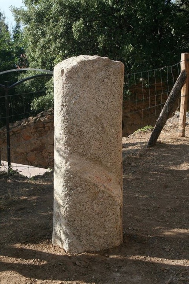 Belgodere : Un menhir d'environ 4 000 ans offert par la famille Orabona à la municipalité Belgodere : Un menhir d'environ 4 000 ans offert par la famille Orabona à la municipalité
