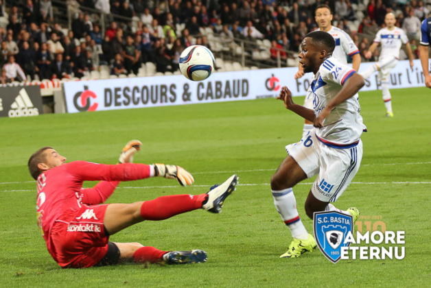 Quatrième défaite consécutive et quatrième carton rouge pour le Sporting à Lyon ! Quatrième défaite consécutive et quatrième carton rouge pour le Sporting à Lyon !