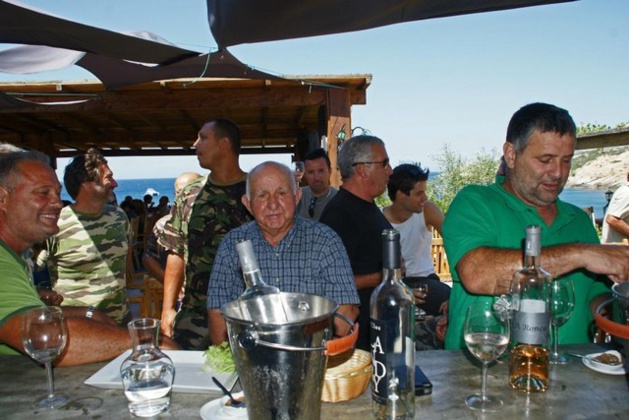 Paul Ggulglielmacci avec ses amis chasseurs Paul Ggulglielmacci avec ses amis chasseurs