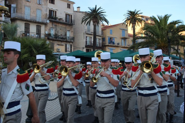 Défilé et aubade à Calvi pour la Musique principale de la Légion Etrangère