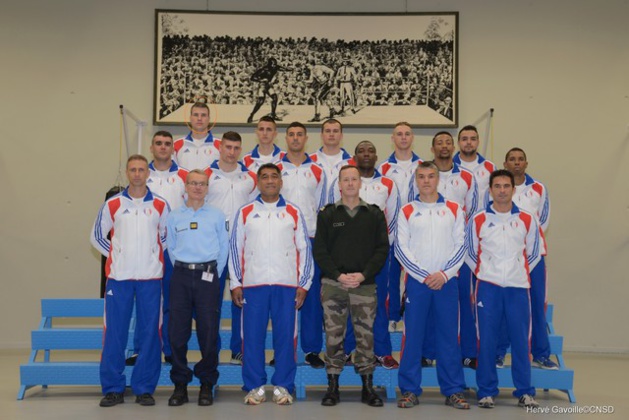 Le caporal Lenski au centre avec l'équipe de France militaire de boxe