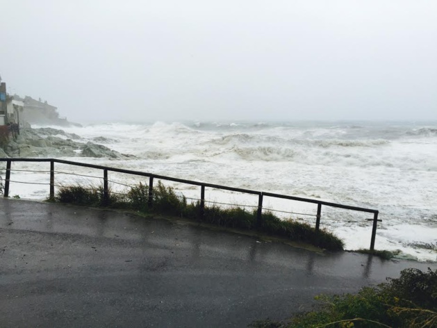 Les vagues déferlent sur Grisgione à San Martino di Lota. (Photo Henri Medori) Les vagues déferlent sur Grisgione à San Martino di Lota. (Photo Henri Medori)