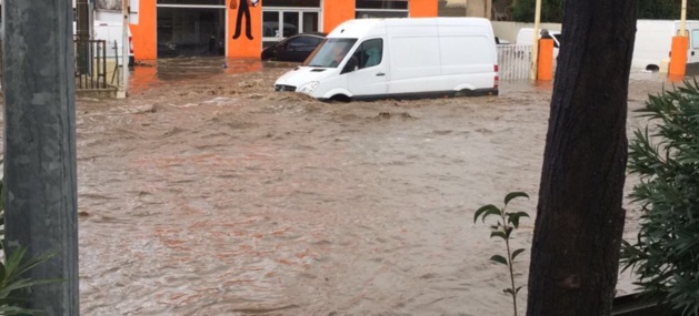 Face à l'hippodrome de Casatorra Face à l'hippodrome de Casatorra