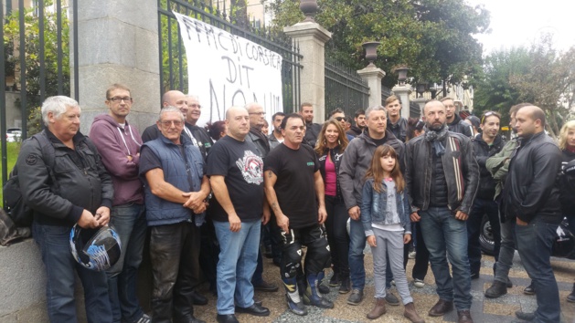 Motards en colère devant la préfecture d'Ajaccio Motards en colère devant la préfecture d'Ajaccio