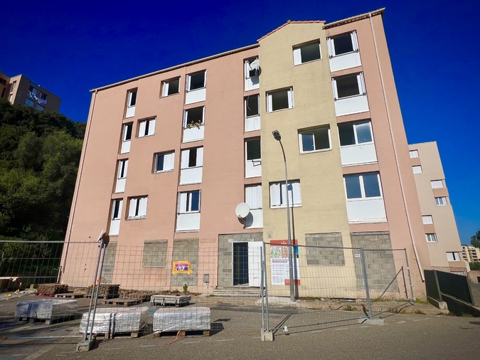 Le bâtiment 36A de la « Cité des Monts, des Lacs et des Arbres » ce lundi 4 novembre 2024. Le bâtiment 36A de la « Cité des Monts, des Lacs et des Arbres » ce lundi 4 novembre 2024.