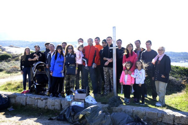 Opération nettoyage à la pointe de Spanu avec la Ghjuventù indipendentista Balagne Opération nettoyage à la pointe de Spanu avec la Ghjuventù indipendentista Balagne