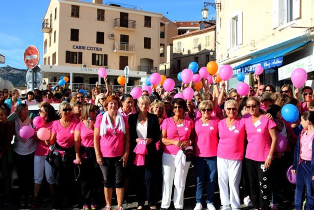 Une Marche Rose porteuse d'espoir à Calvi