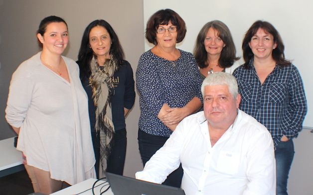 Denis Pinelli avec Gisèle Thierry Di Gennaro (au centre) et plusieurs porteuses de projet Denis Pinelli avec Gisèle Thierry Di Gennaro (au centre) et plusieurs porteuses de projet