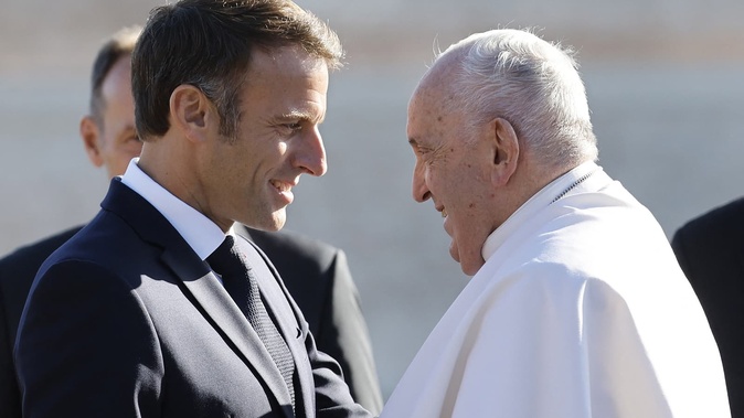 Rencontre entre Emmanuel Macron et le pape le 23 septembre 2023. - AFP Rencontre entre Emmanuel Macron et le pape le 23 septembre 2023. - AFP